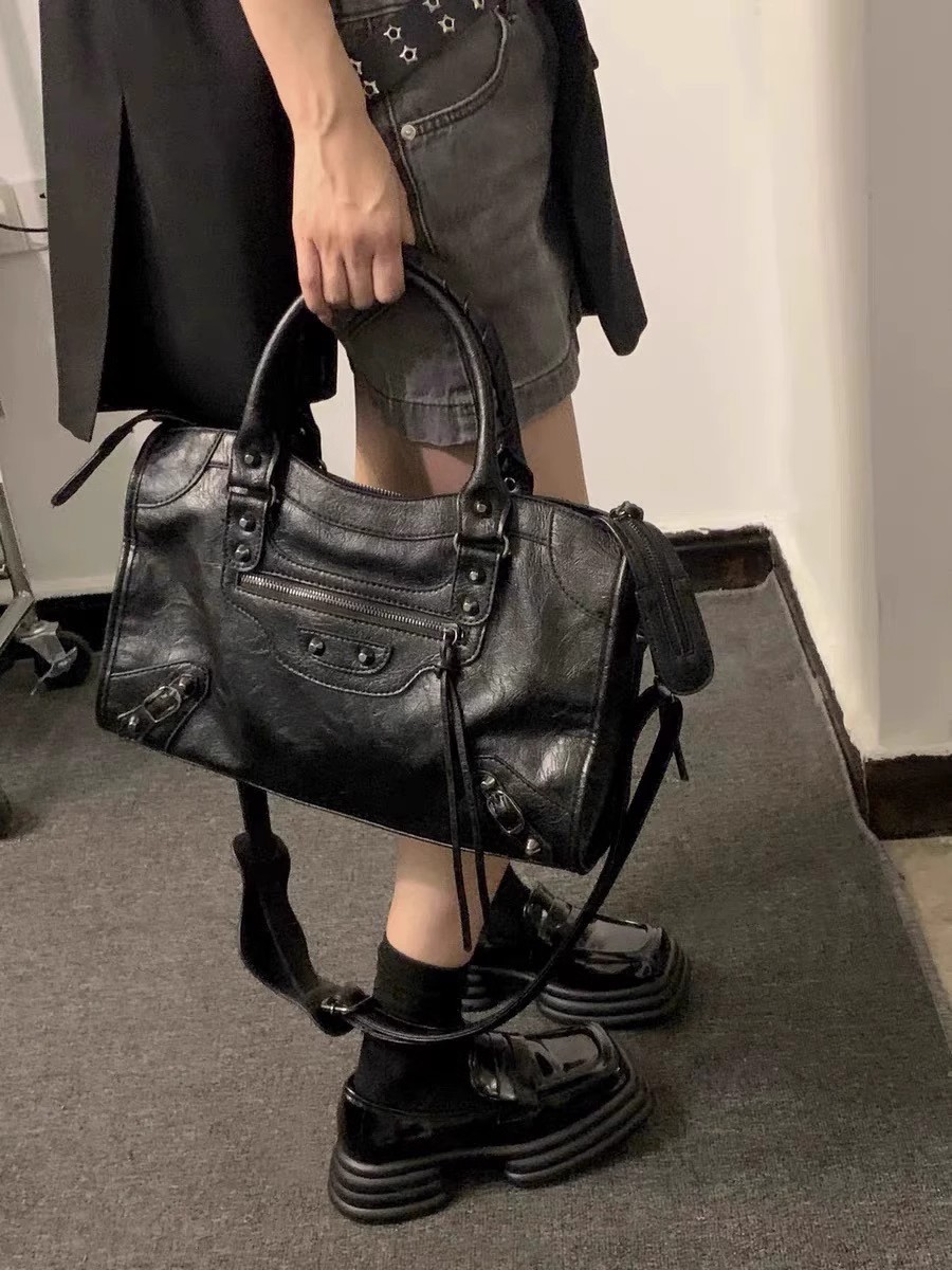 Luxury Bags Vip - リベットオートバイバッグハイエンド大容量ショルダーバッグテクスチャードレザークロスボディバッグファッショナブルカジュアルレディースハンドバッグ