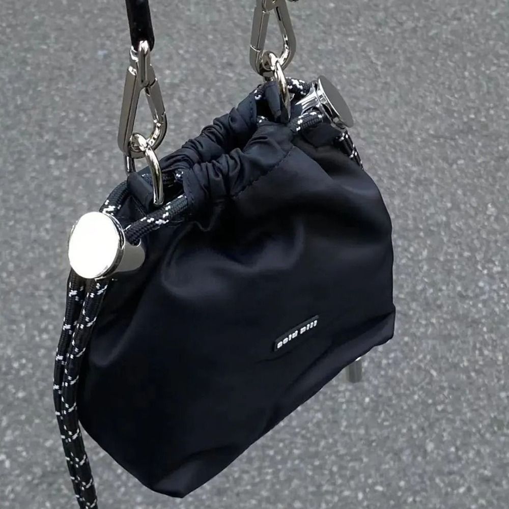Luxury Bags Korea - クールな韓国スタイル黒巾着バケツバッグナイロンポータブル INS ショルダーバッグ高級ファッションクロスボディバッグ女の子