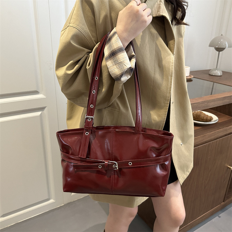 高級ワインレッド脇の下バッグ女性のための秋/冬レトロ通勤ショ - Luxury Bags Vip のレビューと価格
