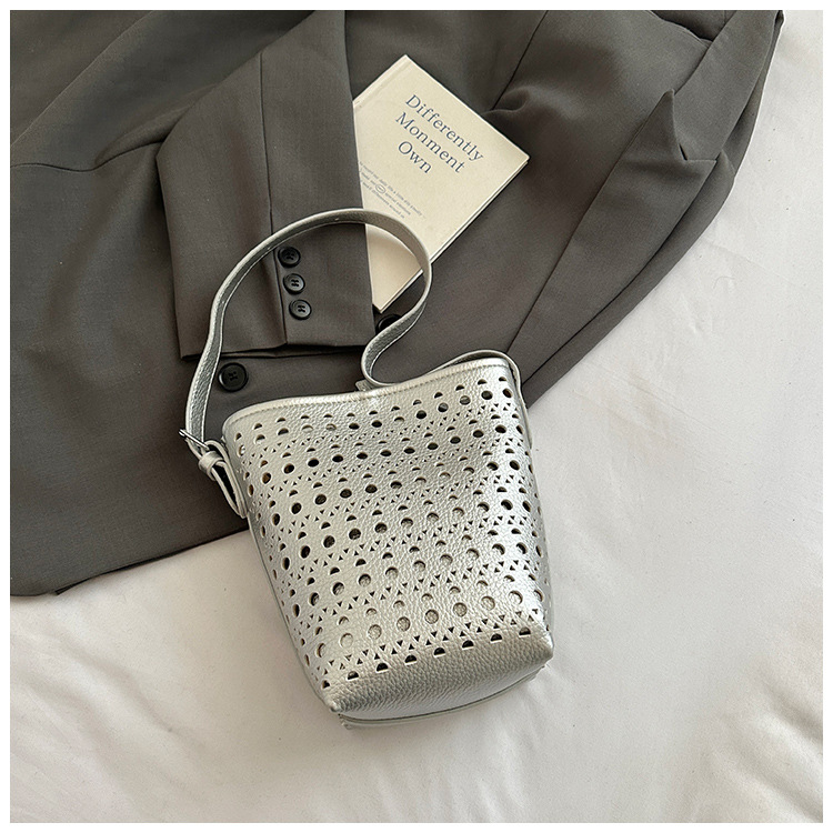 夏に人気の女性用中空デザインビッグバッグ2026新作おしゃれ - Luxury Bags Vip のレビューと価格